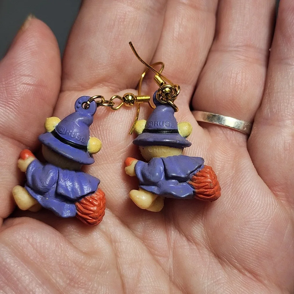 Vintage Russ Berrie Halloween Witch Teddy Bear Dangle Earrings Purple Gold Tone
